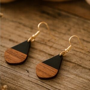 NWT-Unique Black and Brown Wood/Resin Teardrop Earrings